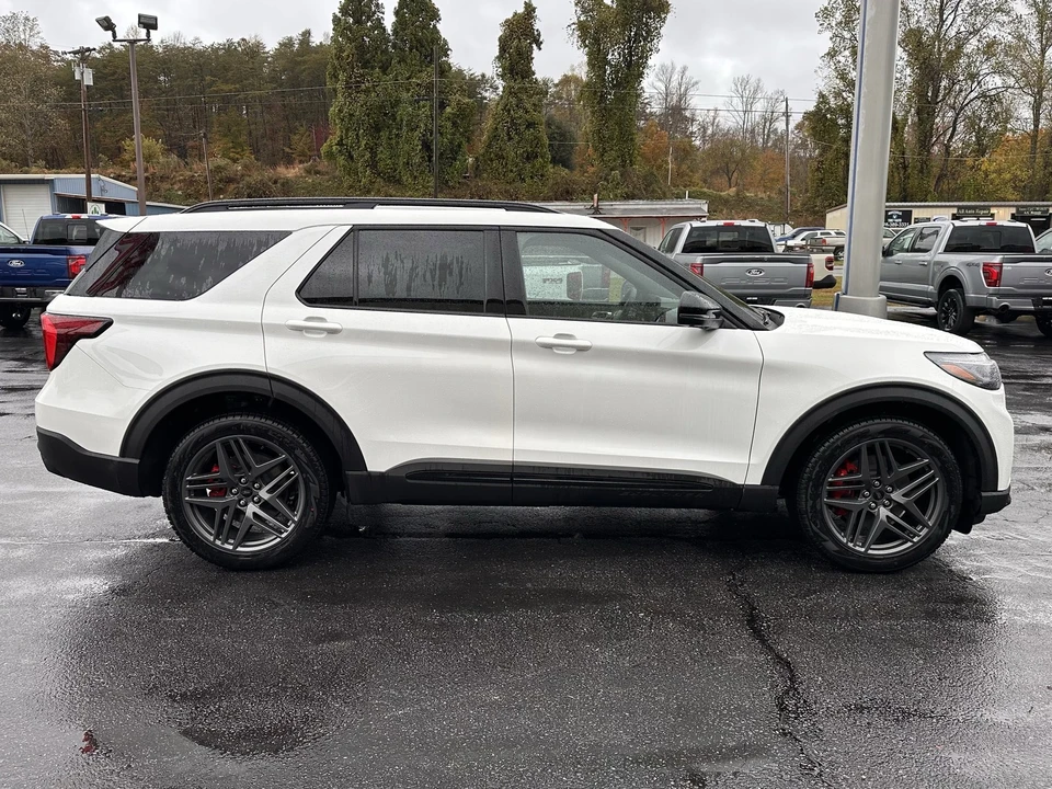 2026 Ford Explorer 6th Gen - Image 5 of 21