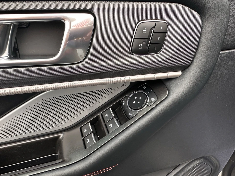 2026 Ford Explorer 6th Gen - Image 18 of 21