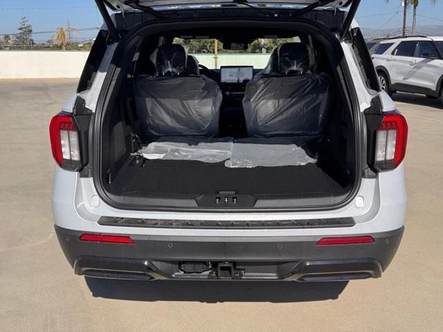 2026 Ford Explorer 6th Gen - Image 13 of 21