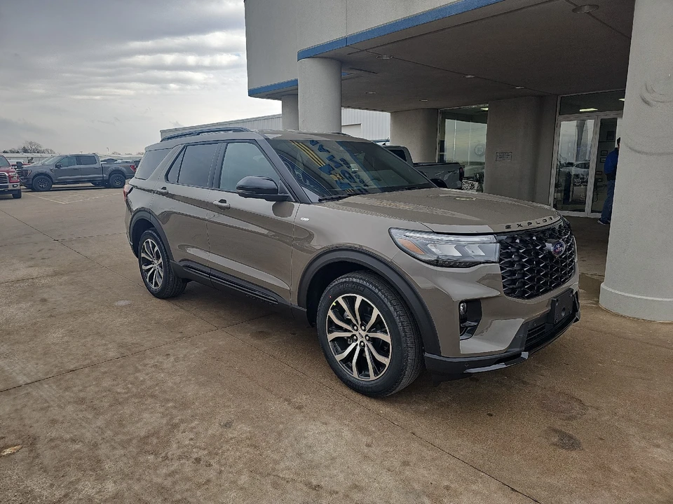 2026 Ford Explorer 6th Gen - Image 2 of 21