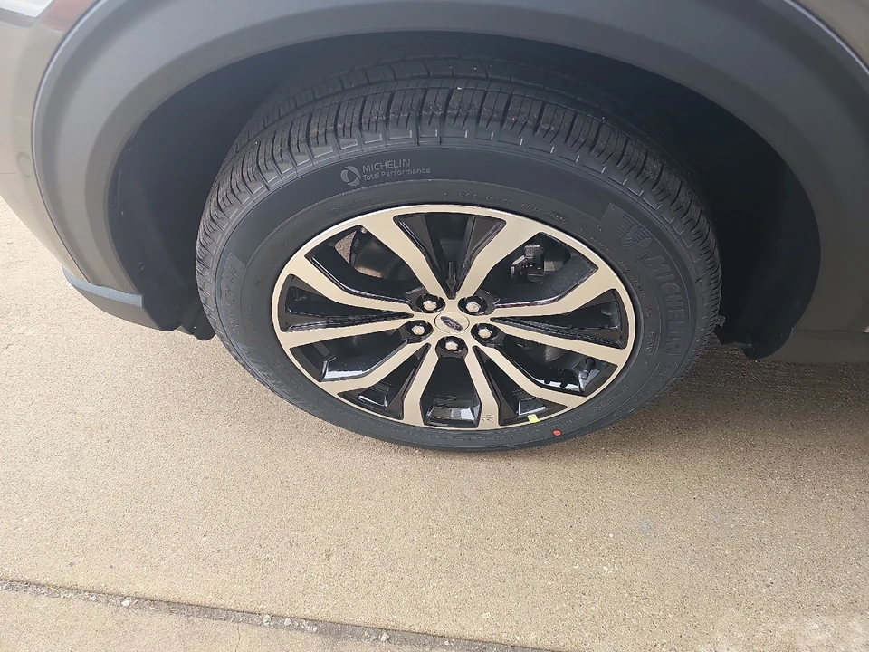 2026 Ford Explorer 6th Gen - Image 19 of 21
