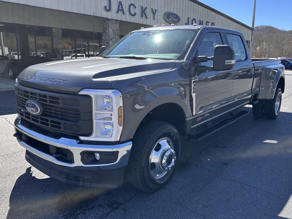 2026 Ford Super Duty 5th Gen - Image 2 of 21