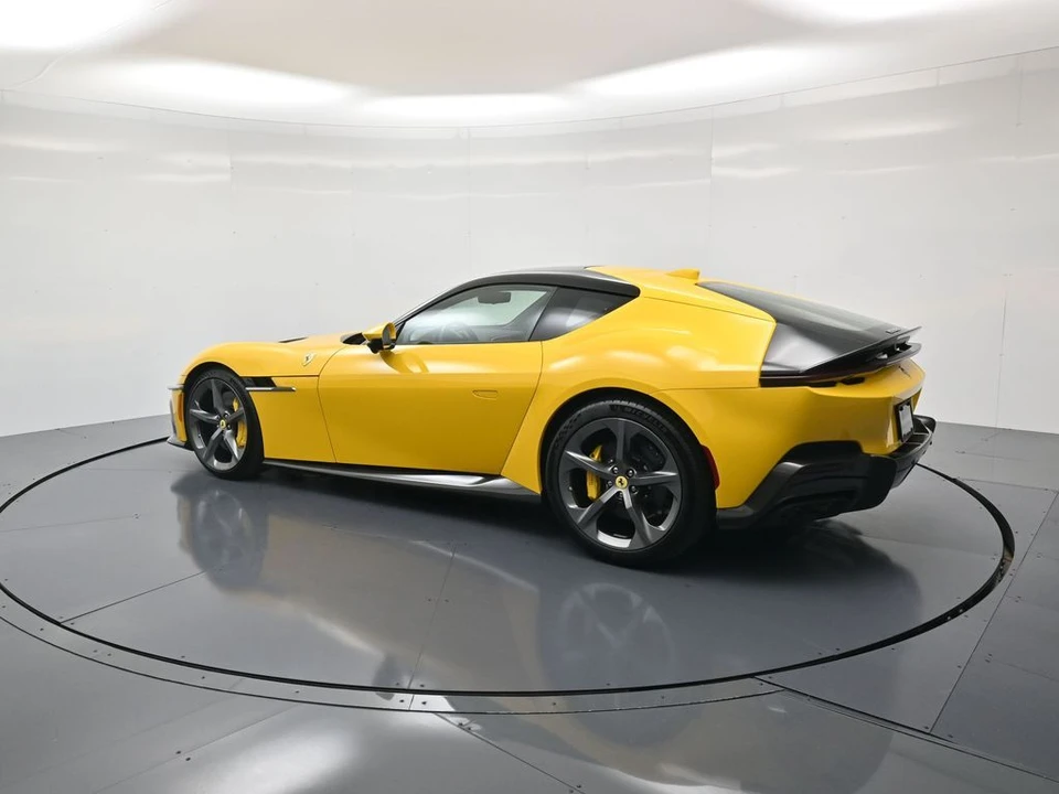 2026 Ferrari 12Cilindri - Image 3 of 31