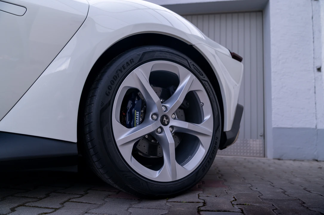 2025 Ferrari 12Cilindri - Image 23 of 31