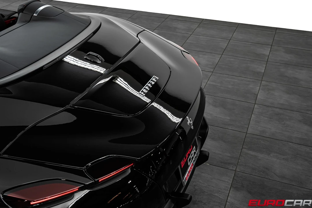 2026 Ferrari Roma Spider - Image 20 of 31