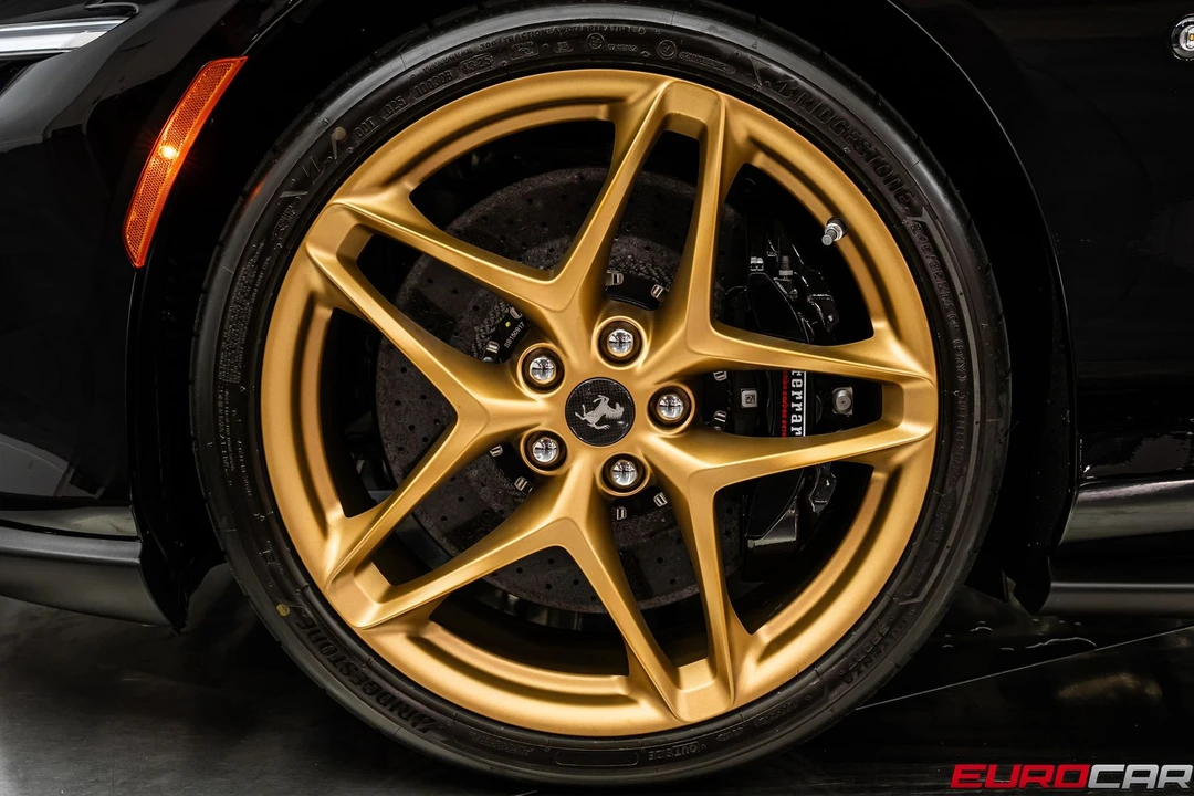 2026 Ferrari Roma Spider - Image 25 of 31