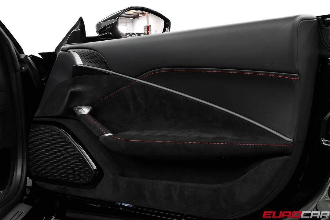 2026 Ferrari Roma Spider - Image 28 of 31