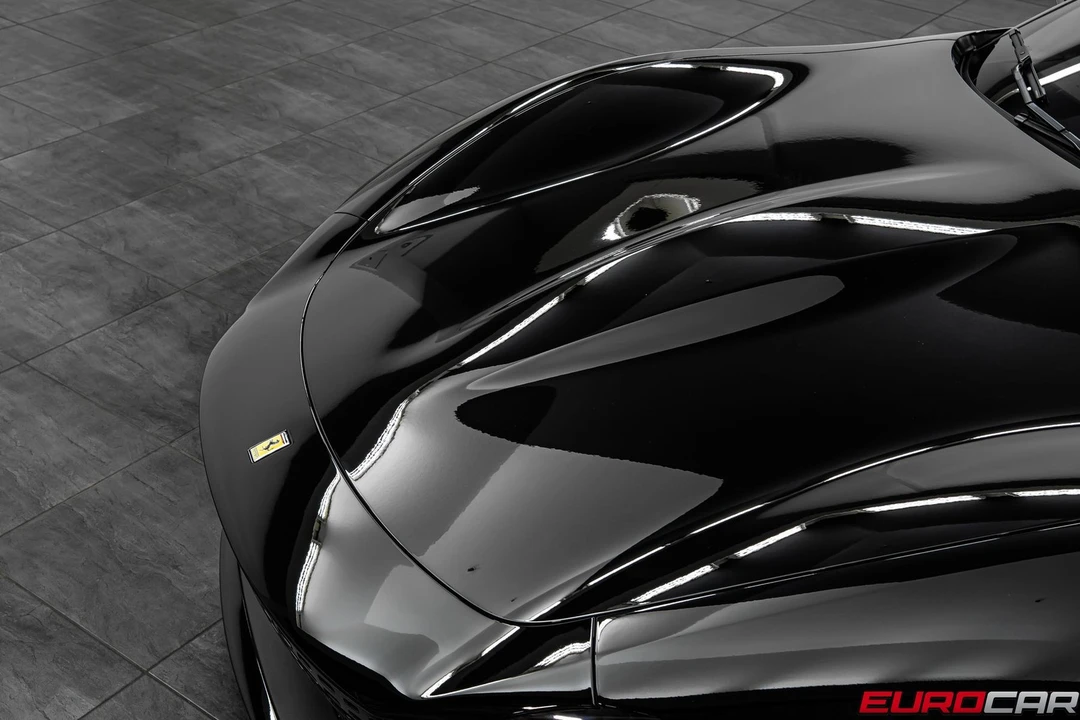 2026 Ferrari Roma Spider - Image 11 of 31