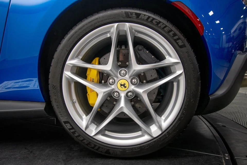 2026 Ferrari Roma Spider - Image 8 of 12