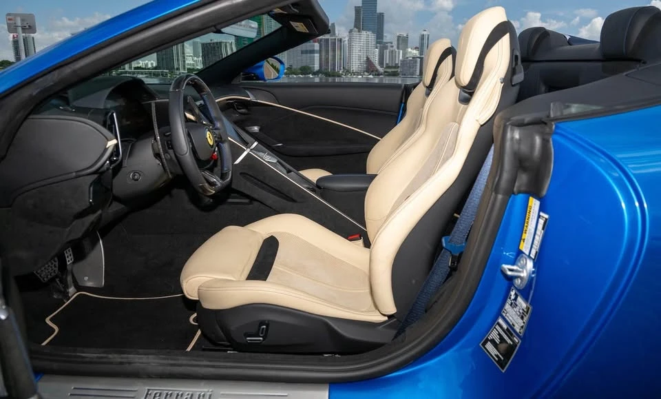 2026 Ferrari Roma Spider - Image 7 of 11