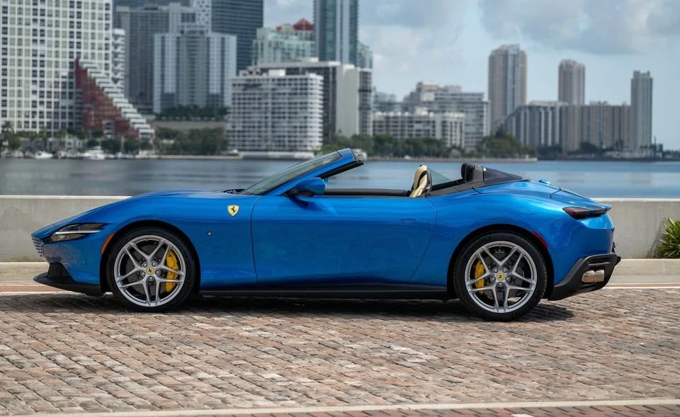 2026 Ferrari Roma Spider - Image 8 of 11