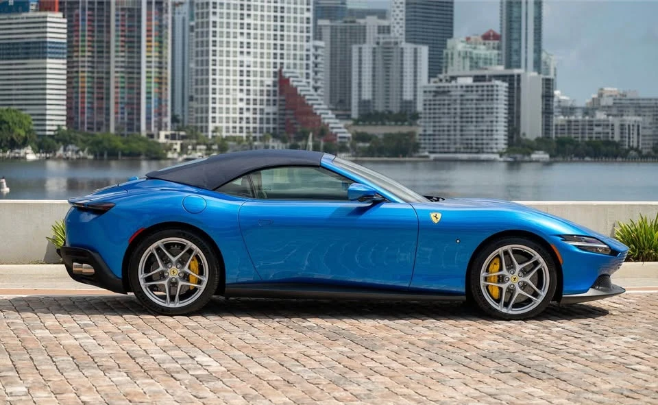 2026 Ferrari Roma Spider - Image 9 of 11