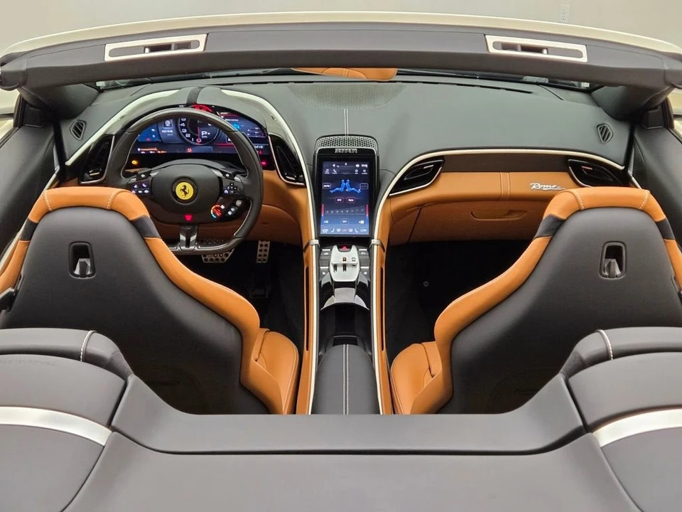 2026 Ferrari Roma Spider - Image 23 of 31