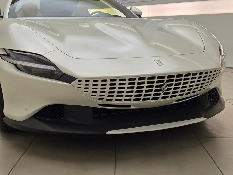 2026 Ferrari Roma Spider - Image 4 of 31