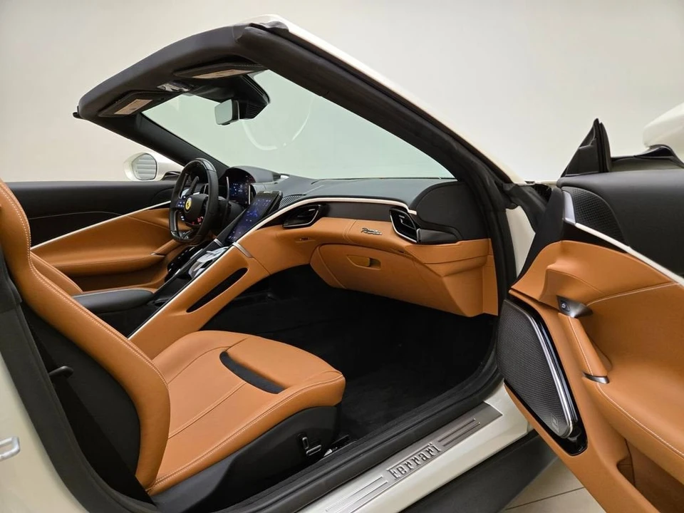 2026 Ferrari Roma Spider - Image 24 of 31