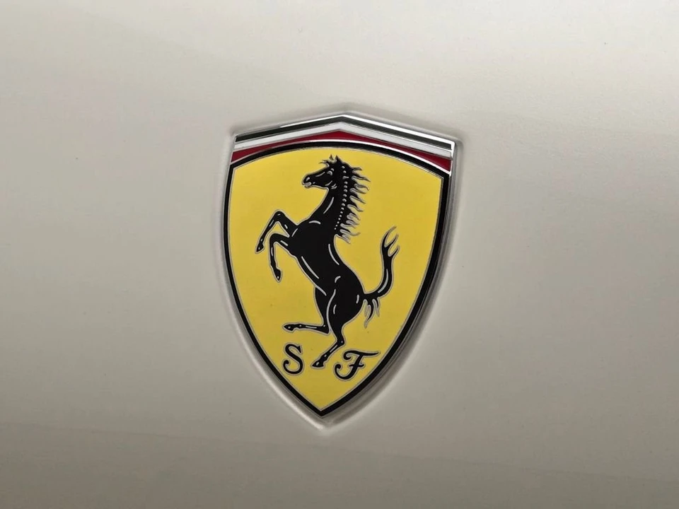 2026 Ferrari Roma Spider - Image 16 of 31