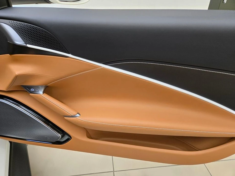 2026 Ferrari Roma Spider - Image 29 of 31