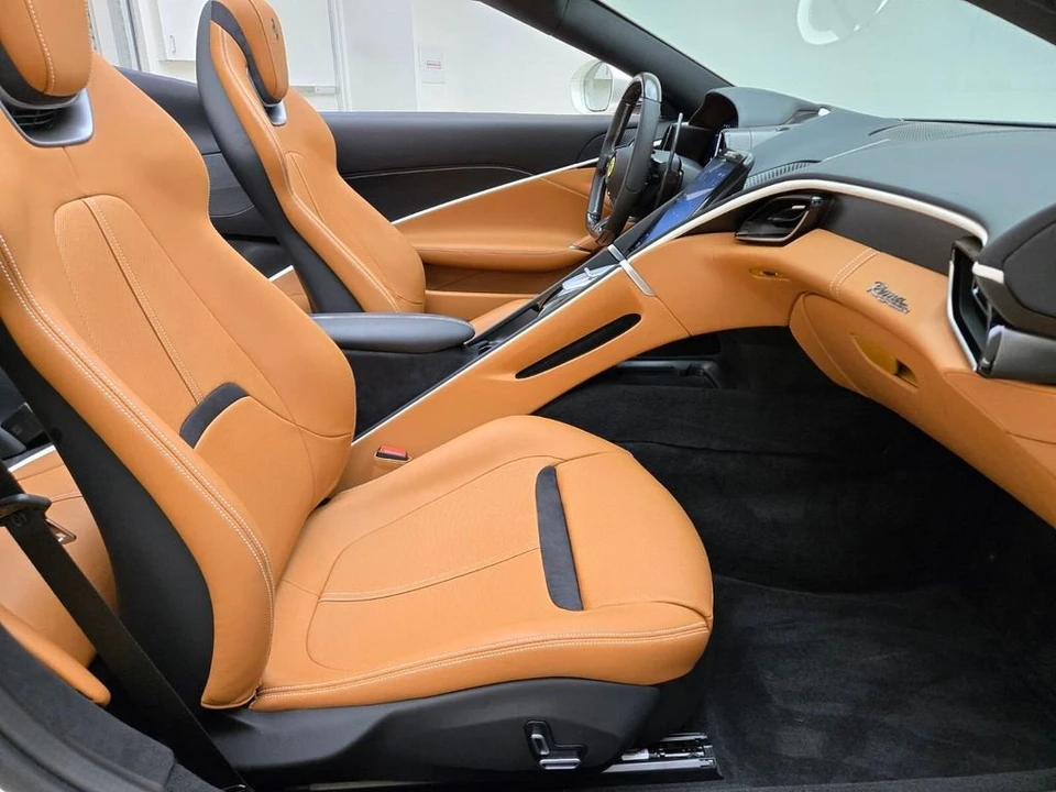 2026 Ferrari Roma Spider - Image 26 of 31