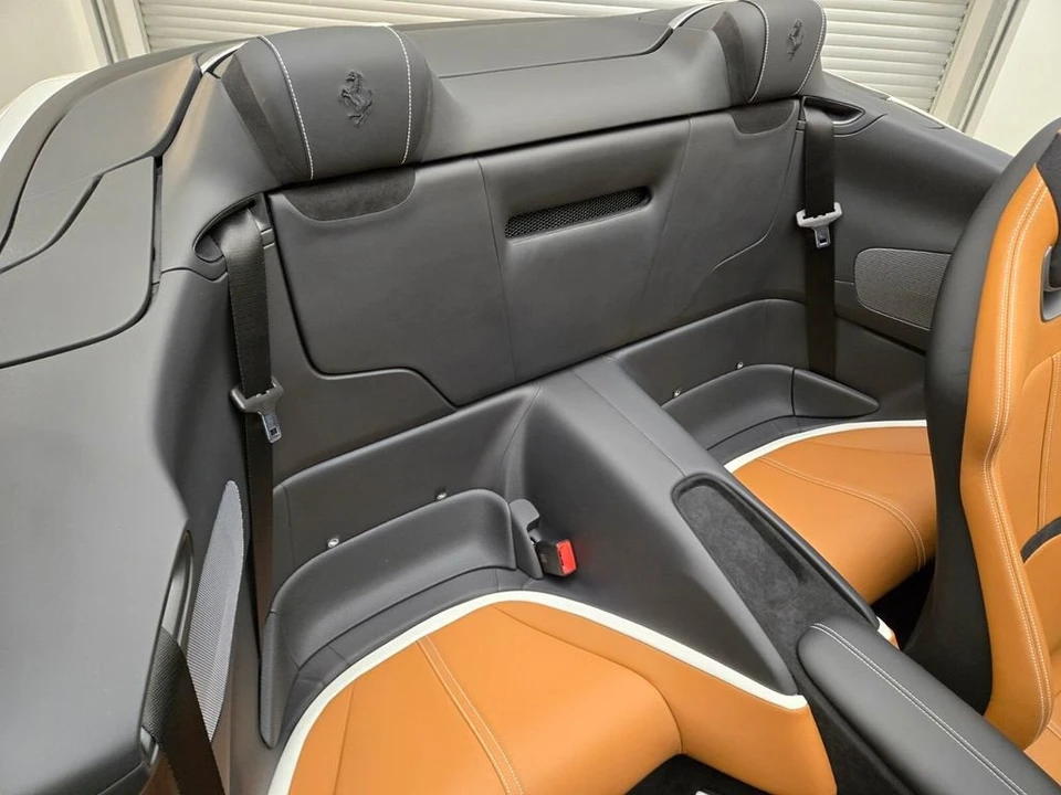 2026 Ferrari Roma Spider - Image 25 of 31