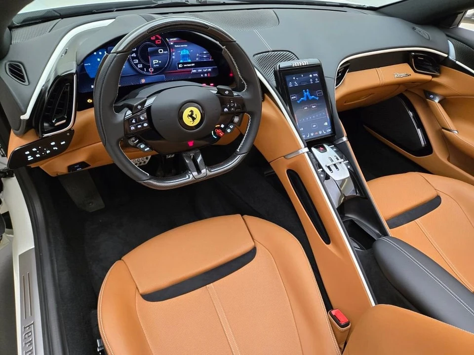 2026 Ferrari Roma Spider - Image 20 of 31