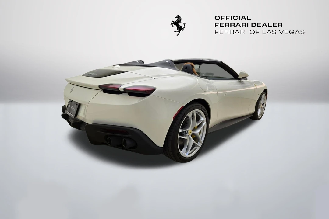 2026 Ferrari Roma Spider - Image 9 of 31