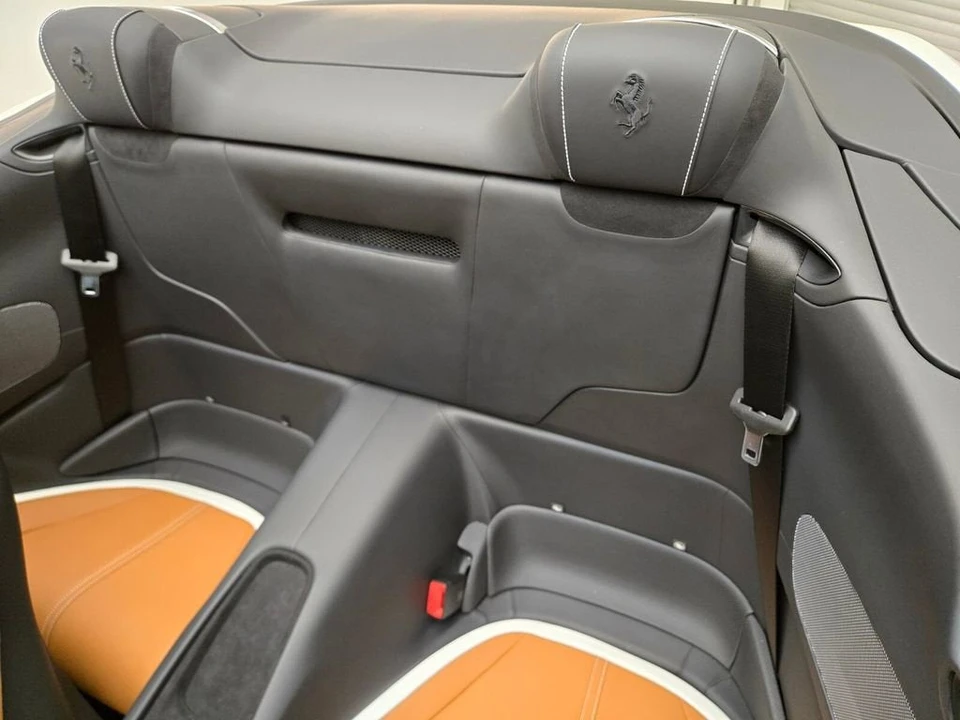 2026 Ferrari Roma Spider - Image 19 of 31