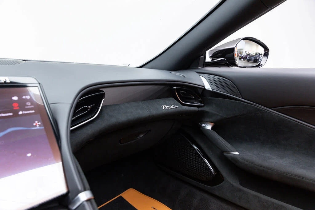 2026 Ferrari Roma Spider - Image 30 of 31