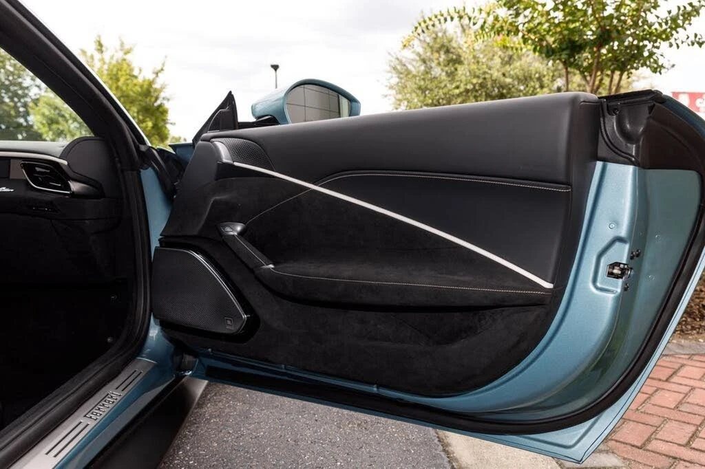 2026 Ferrari Roma Spider - Image 16 of 31