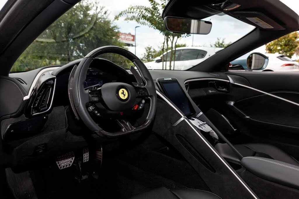 2026 Ferrari Roma Spider - Image 27 of 31