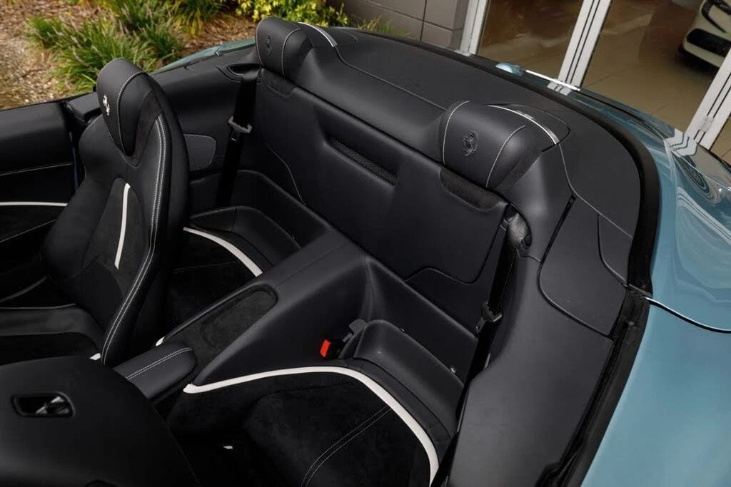2026 Ferrari Roma Spider - Image 21 of 31