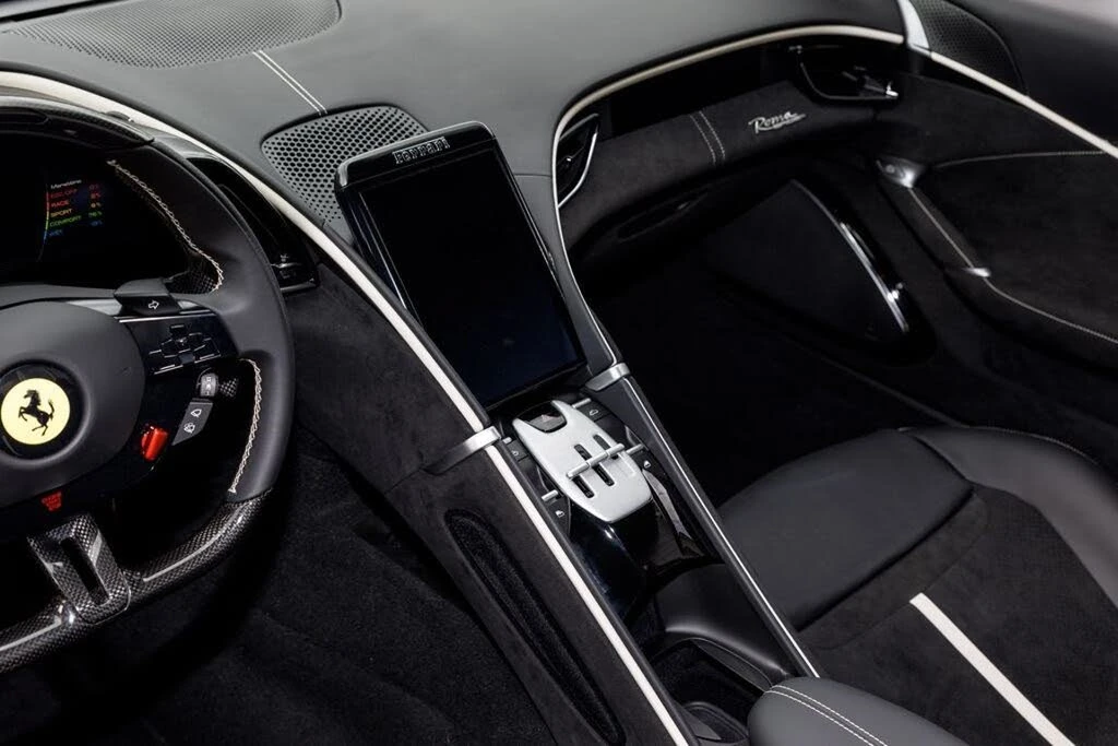 2026 Ferrari Roma Spider - Image 29 of 31