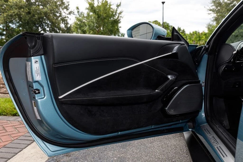 2026 Ferrari Roma Spider - Image 25 of 31
