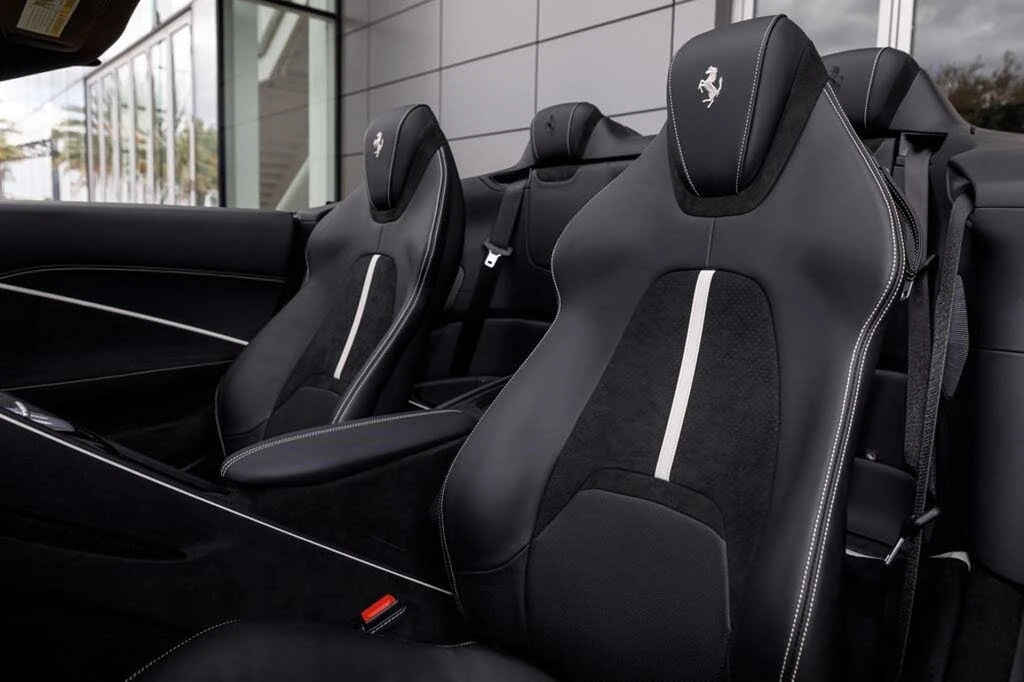2026 Ferrari Roma Spider - Image 23 of 31