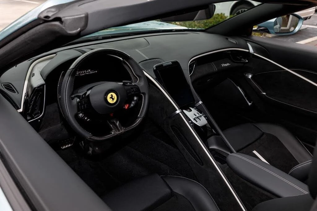 2026 Ferrari Roma Spider - Image 9 of 31
