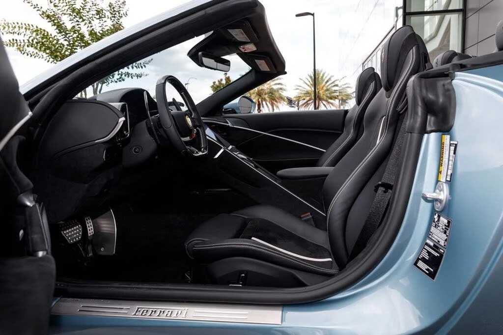 2026 Ferrari Roma Spider - Image 24 of 31