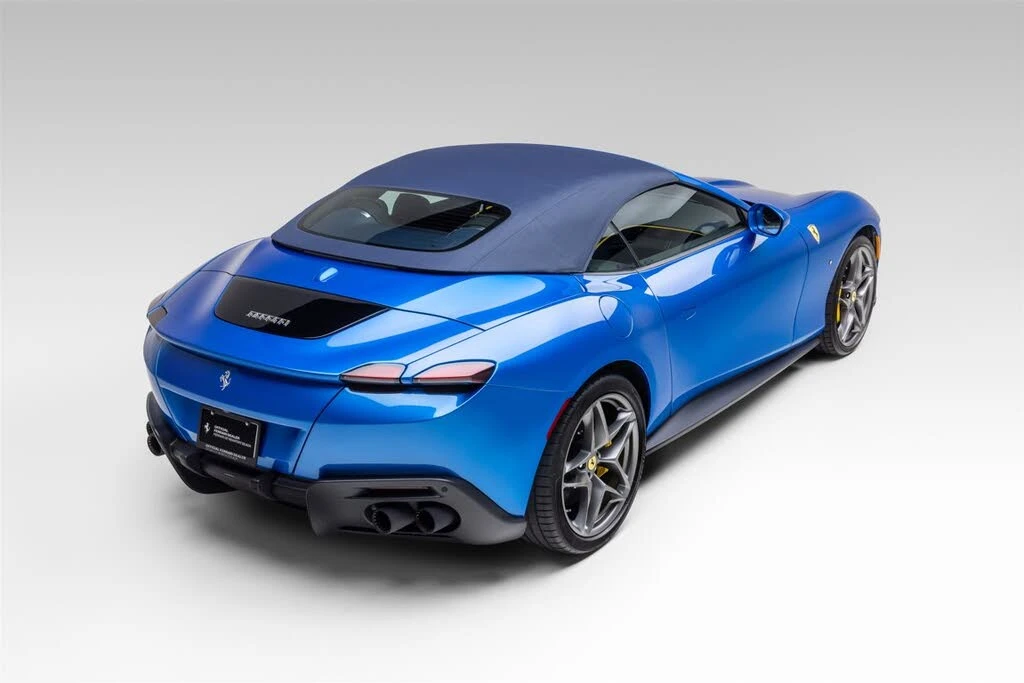 2026 Ferrari Roma Spider - Image 14 of 31
