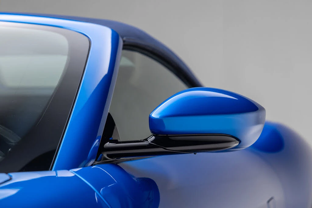 2026 Ferrari Roma Spider - Image 28 of 31