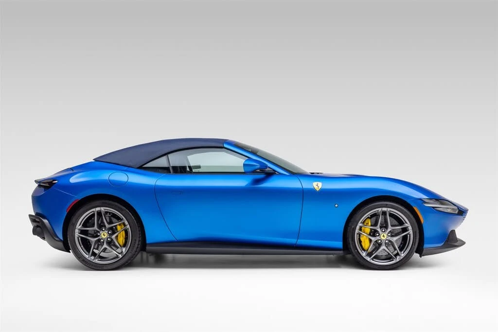 2026 Ferrari Roma Spider - Image 11 of 31