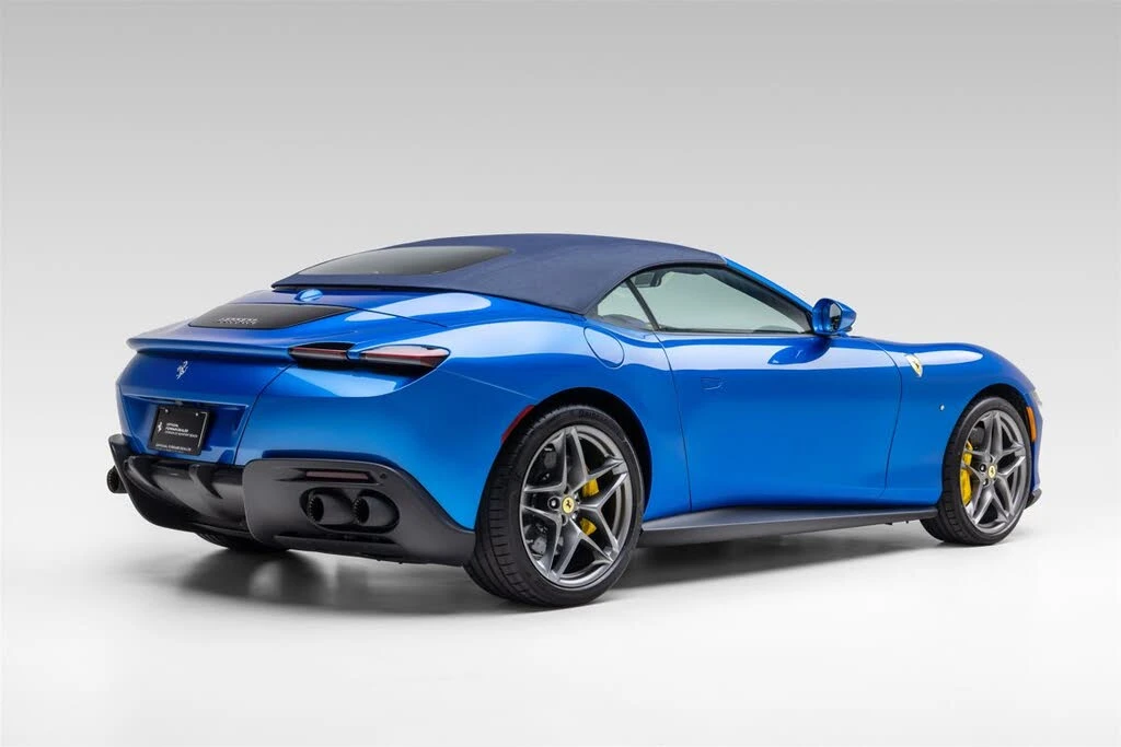 2026 Ferrari Roma Spider - Image 10 of 31