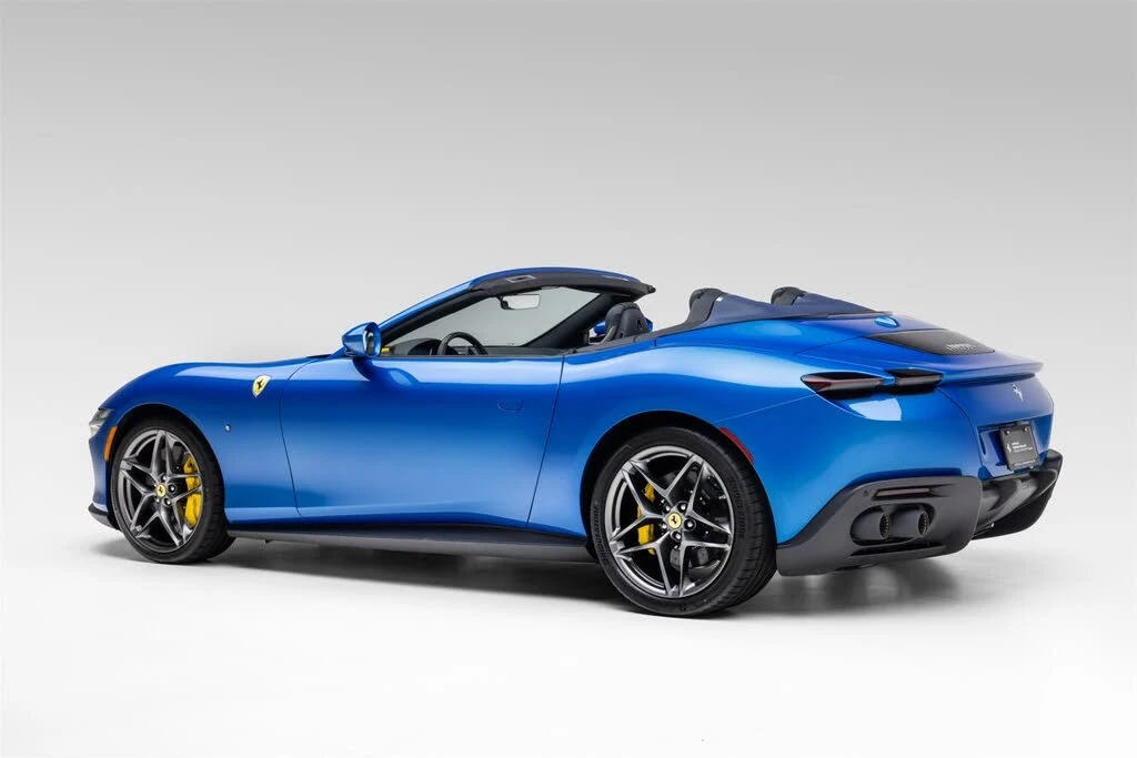 2026 Ferrari Roma Spider - Image 4 of 31