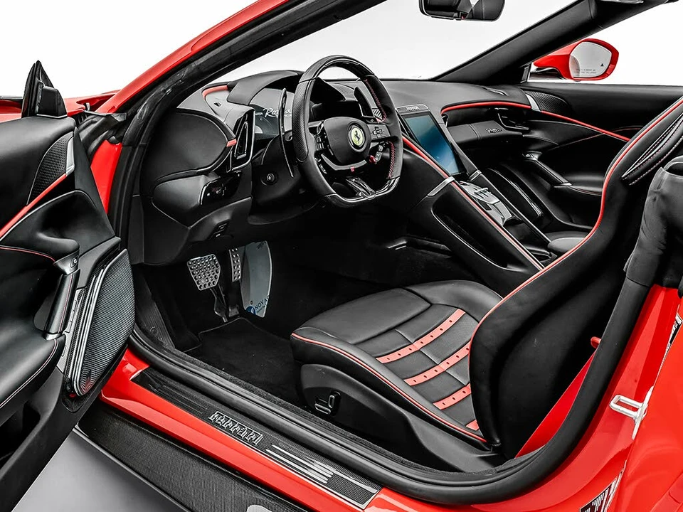 2026 Ferrari Roma Spider - Image 11 of 31
