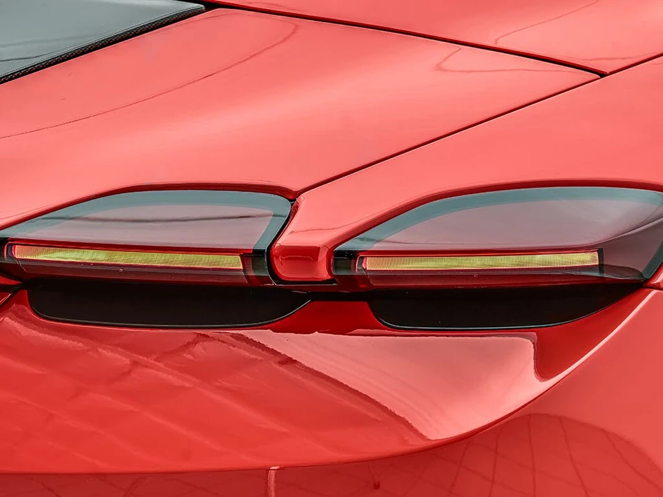 2026 Ferrari Roma Spider - Image 26 of 31
