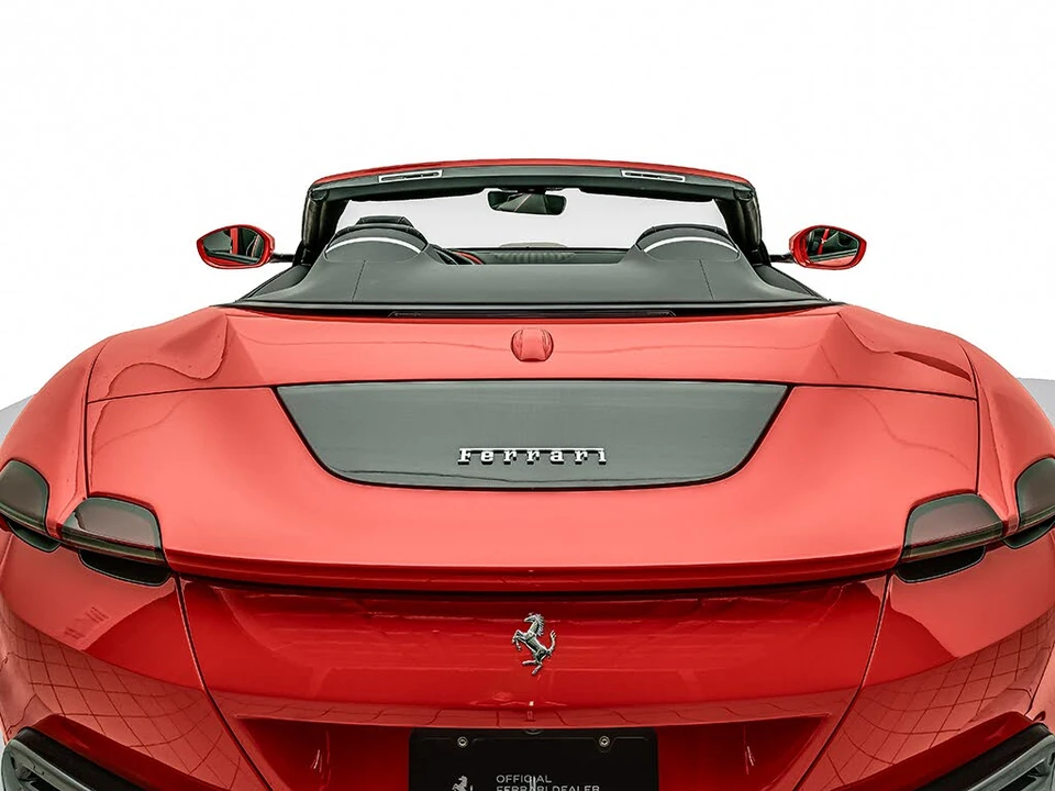 2026 Ferrari Roma Spider - Image 27 of 31