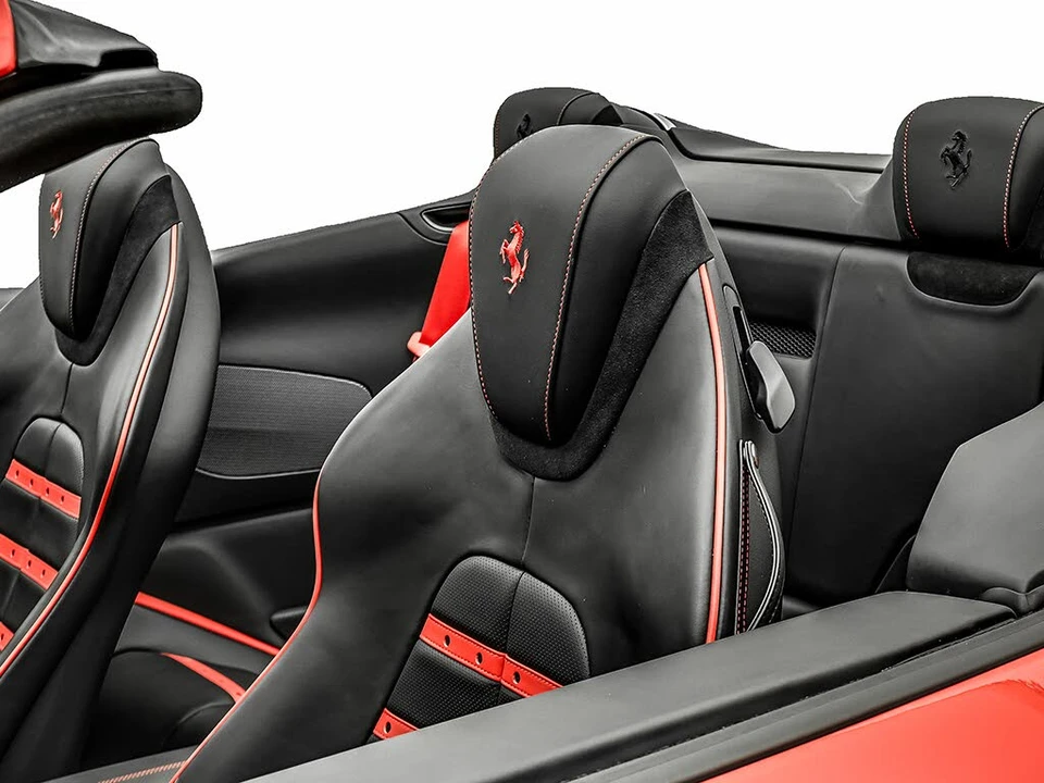 2026 Ferrari Roma Spider - Image 22 of 31