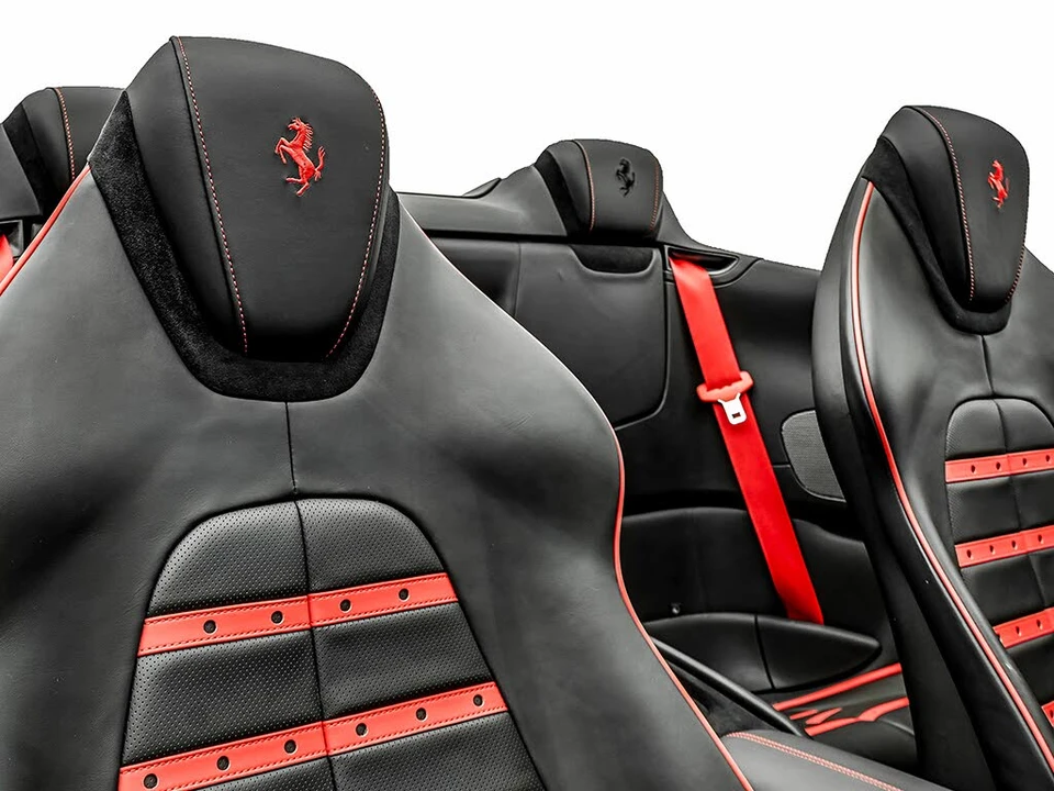 2026 Ferrari Roma Spider - Image 21 of 31