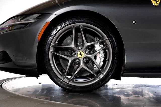 2026 Ferrari Roma Spider - Image 17 of 31