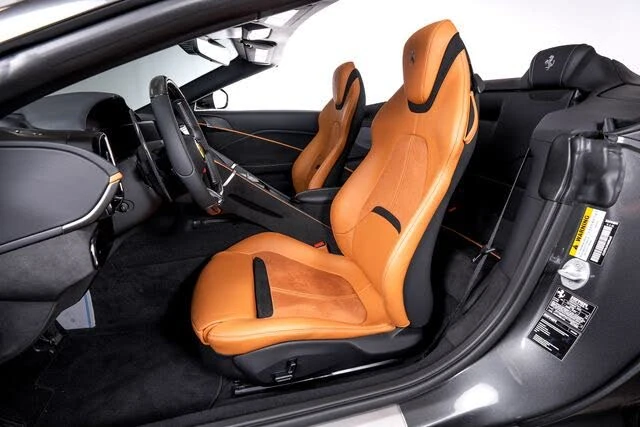2026 Ferrari Roma Spider - Image 4 of 31