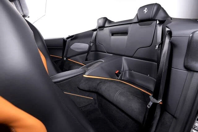 2026 Ferrari Roma Spider - Image 26 of 31