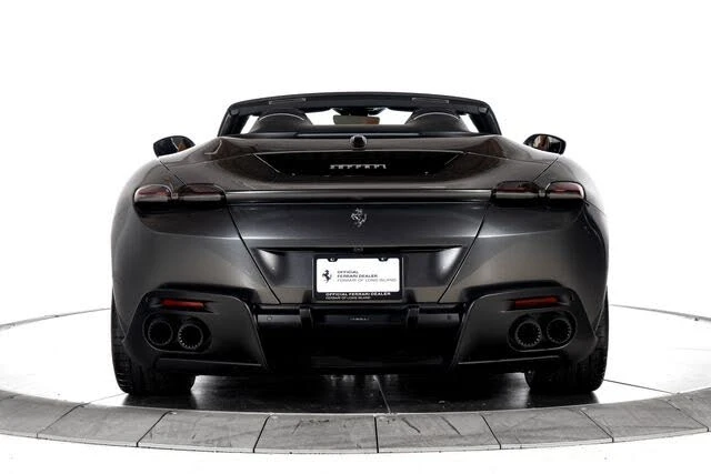 2026 Ferrari Roma Spider - Image 8 of 31