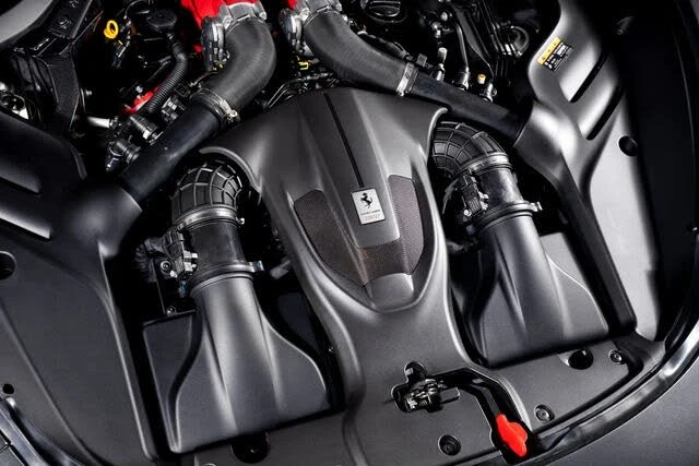 2026 Ferrari Roma Spider - Image 16 of 31
